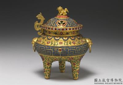 图片[2]-Gilt copper ding-shaped incense burner with glass inlay. Qing dynasty (1644-1911).-China Archive